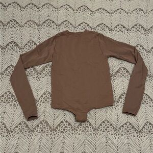 SKIMS Brown Long Sleeve Bodysuit Body-con Stretchy Size S/M Raw Edge Neck Hem